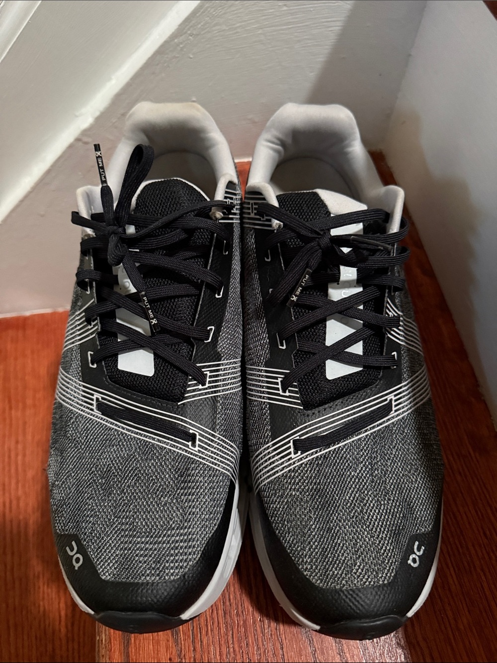On Running Men's Athletic Trainers in Black and Gray